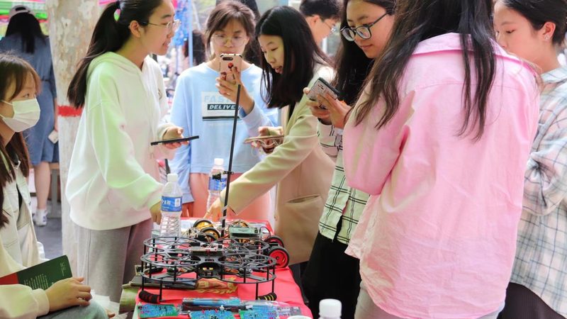 企业服务行业如何借助人工智能实现转型升级